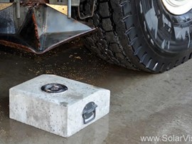 Prüfung von Solarstraßenmarker mit Schwerlastwagen LKW